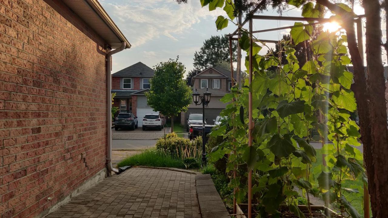 The Comfort Stay At City Of Pickering Extérieur photo